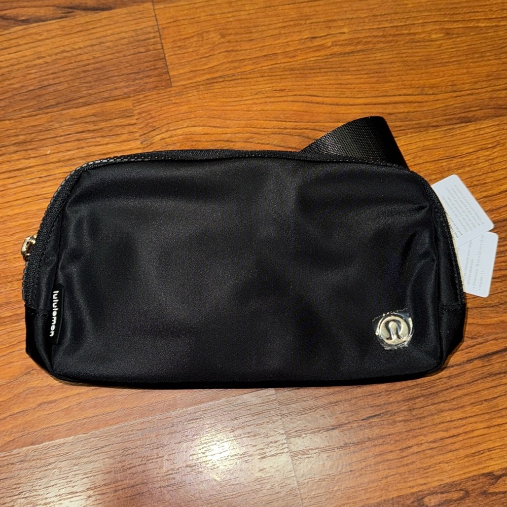 Lululemon Everywhere Belt Bag
